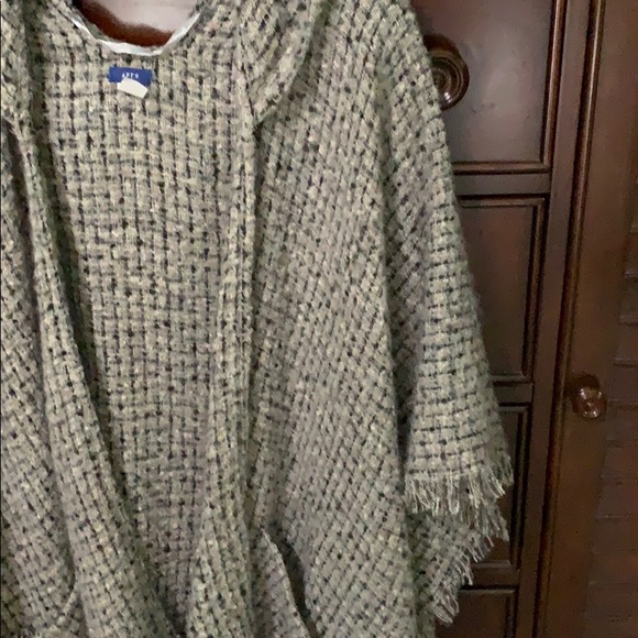 Hooded Poncho - Picture 3 of 5